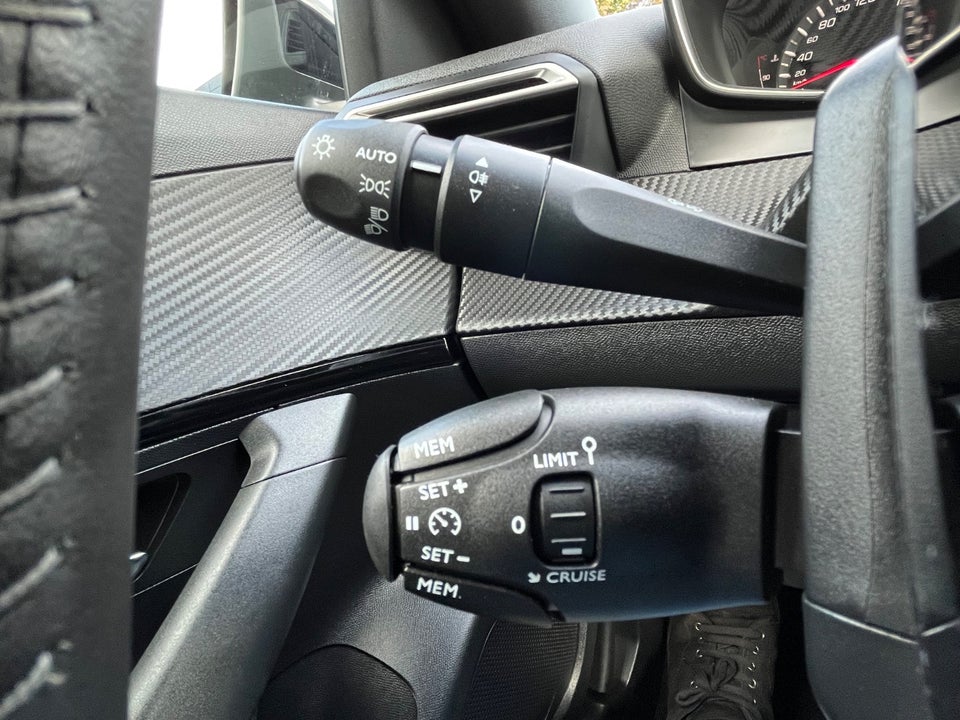 Peugeot 2008 1,2 PureTech 100 Active 5d