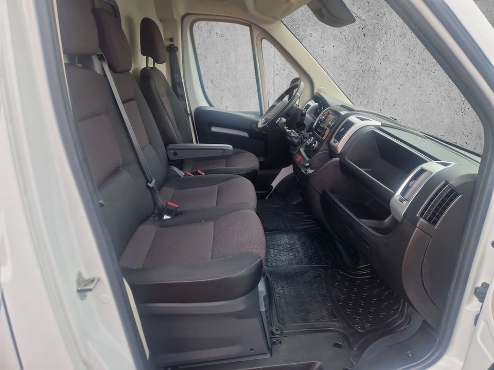 Peugeot Boxer 335 2,2 BlueHDi 140 L2H2 Premium