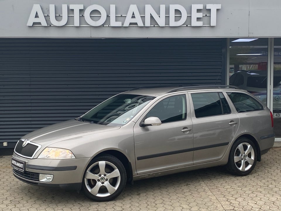 Skoda Octavia 2,0 TDi Elegance Combi 5d