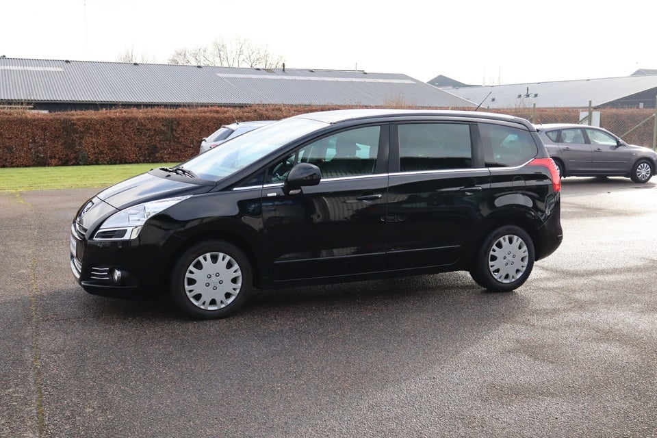Peugeot 5008 1,6 HDi 114 Style 7prs 5d