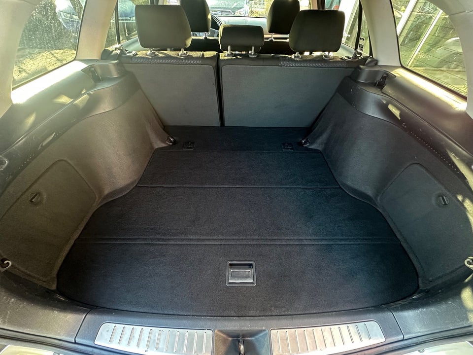 Toyota Avensis 1,8 VVT-i Sol stc. 5d