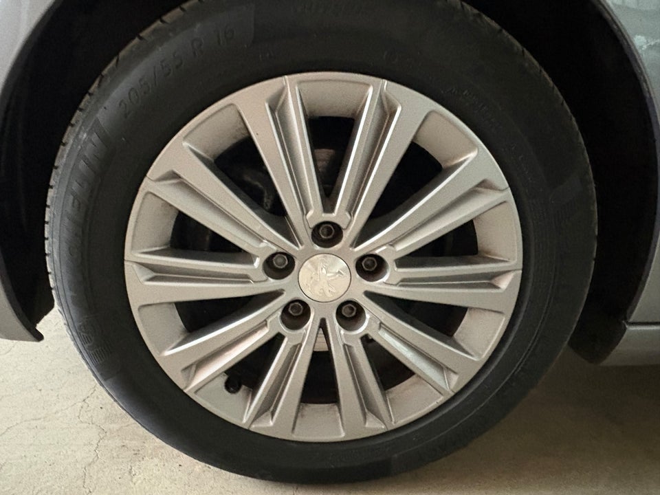 Peugeot 308 1,5 BlueHDi 130 Allure Pack 5d