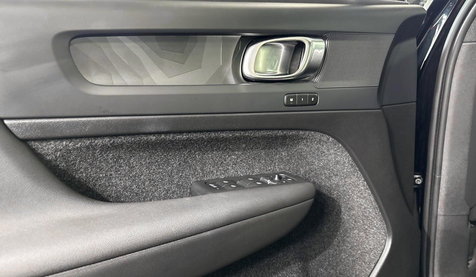 Volvo XC40 ReCharge Extended Range Plus 5d