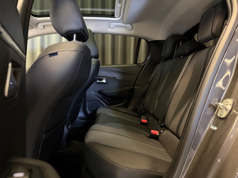 Peugeot 208 1,2 PureTech 100 Allure Sky 5d