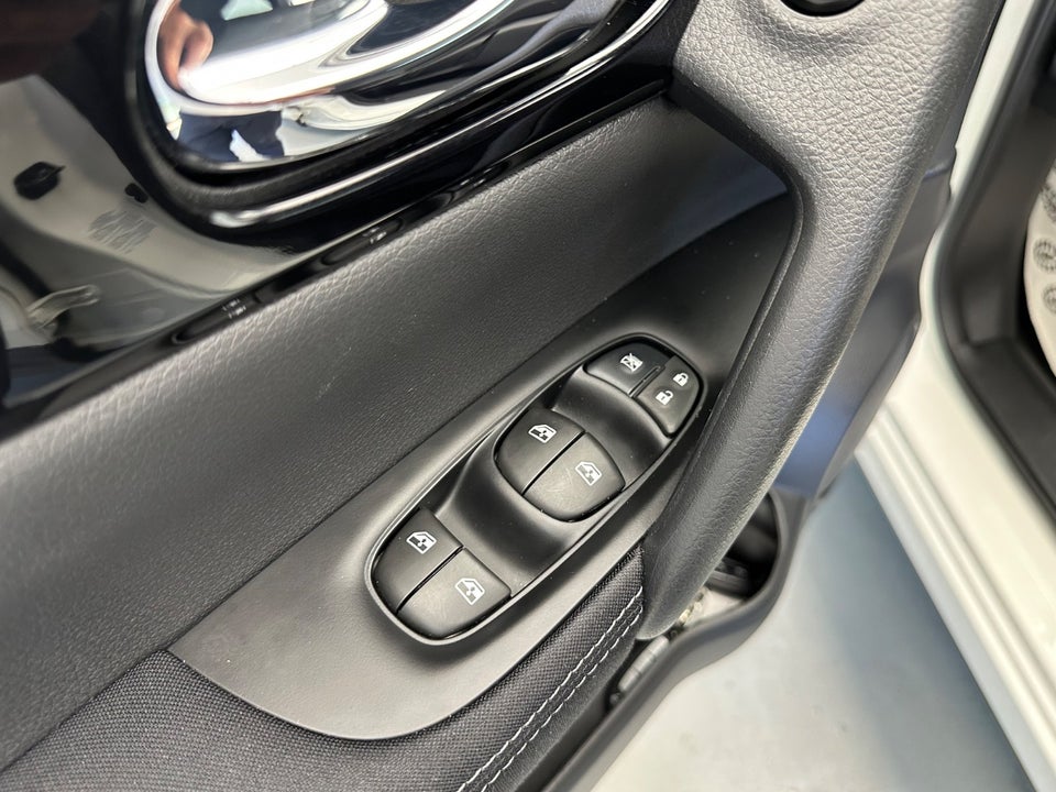 Nissan Qashqai 1,3 Dig-T 140 N-Connecta 5d