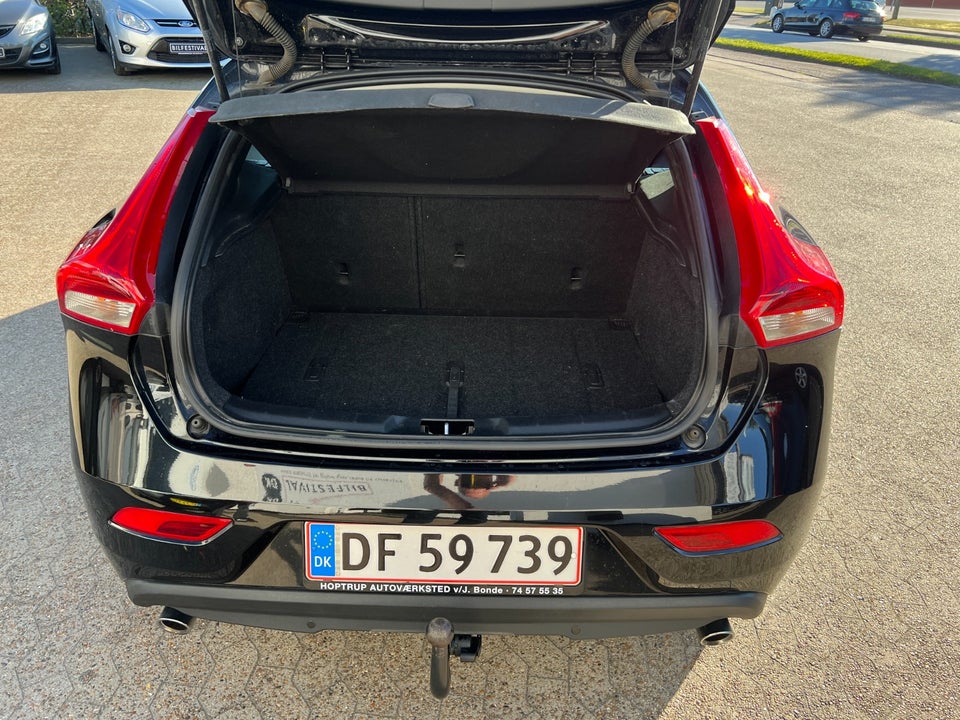 Volvo V40 2,0 D3 150 Momentum aut. 5d