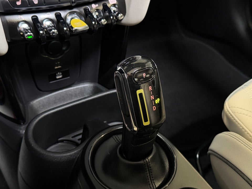 MINI Cooper SE Classic Trim 3d