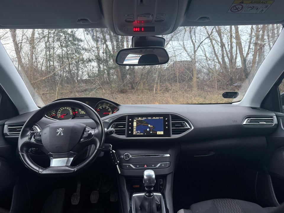 Peugeot 308 1,2 e-THP 130 Style 5d