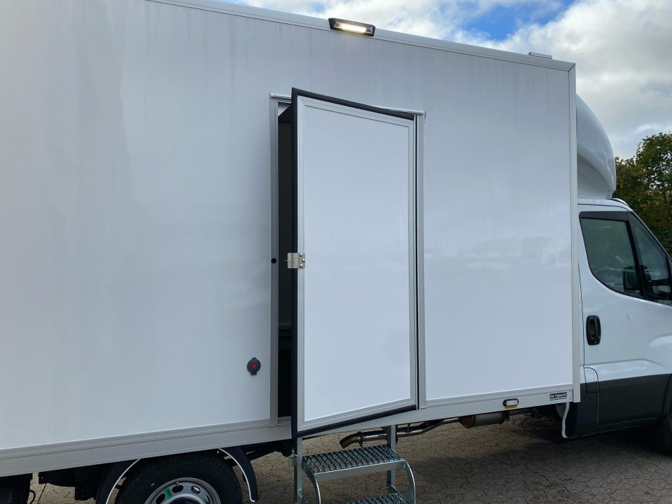 Iveco Daily 3,0 35S18 4100mm Box m/lift AG8