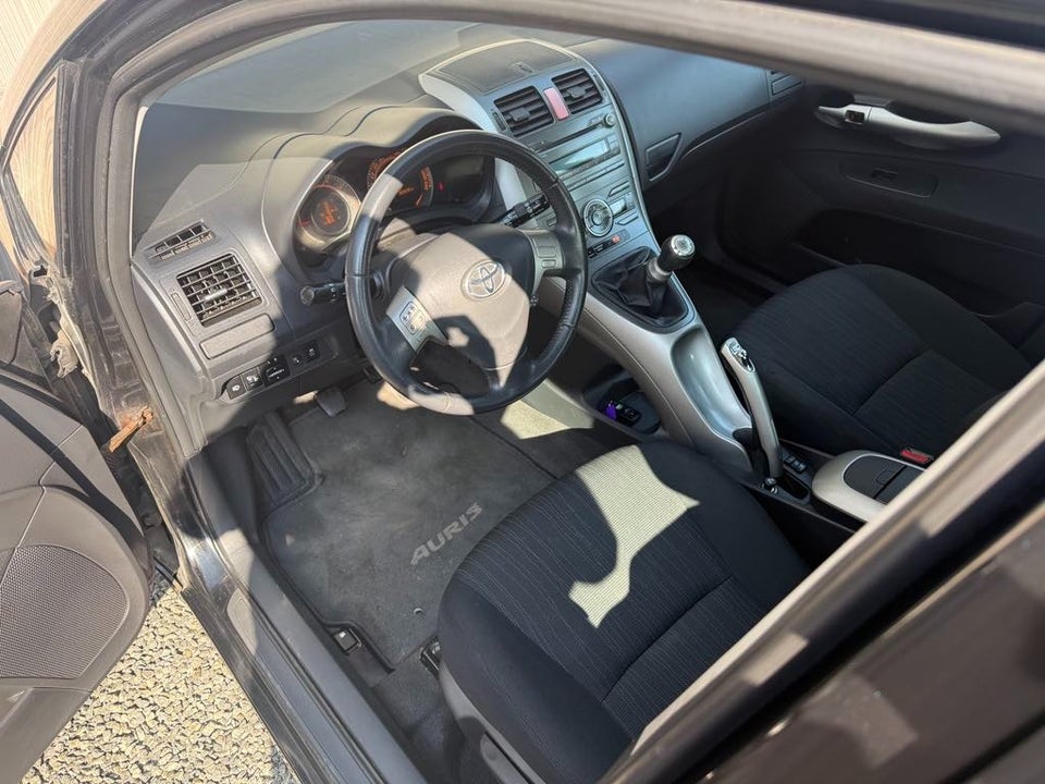 Toyota Auris 1,6 Sol 5d