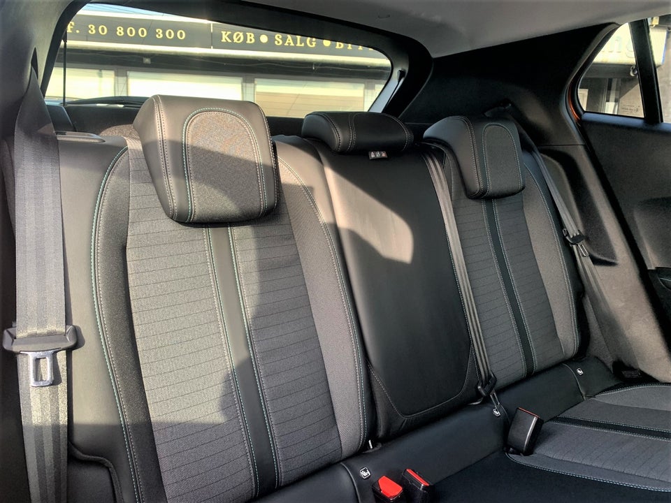 Peugeot 2008 1,2 PureTech 130 Selection Sport EAT8 5d