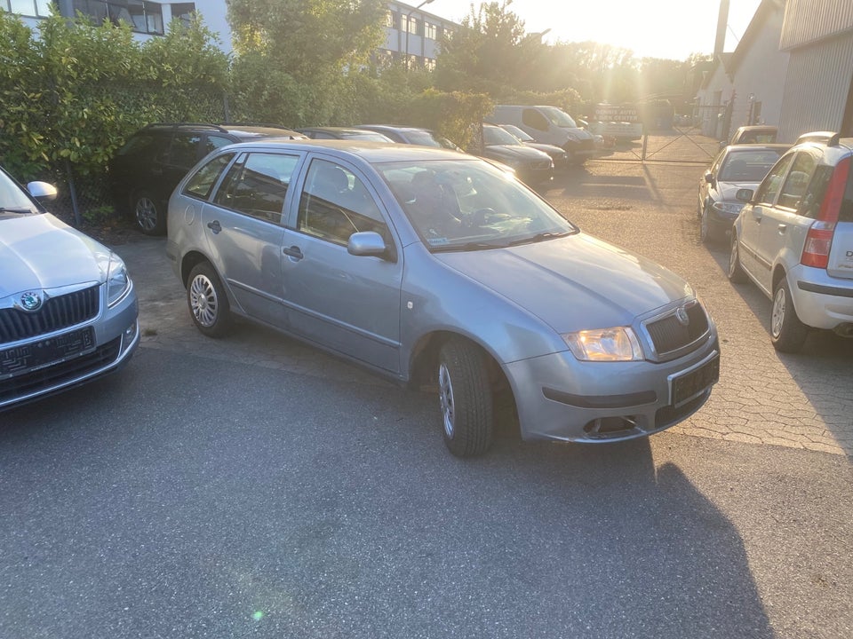 Skoda Fabia 1,4 16V 101 Ambiente Combi 5d