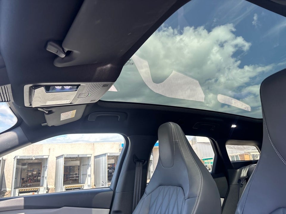 Ford Explorer 77 Premium Extended Range 5d