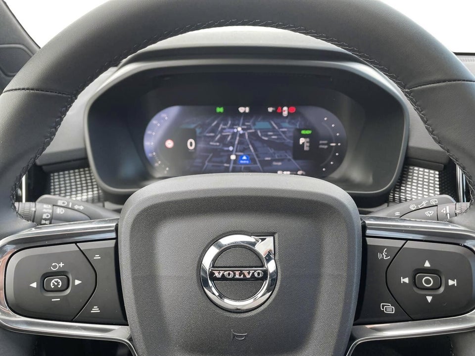 Volvo EX40 Extended Range Black Edition Excess 5d