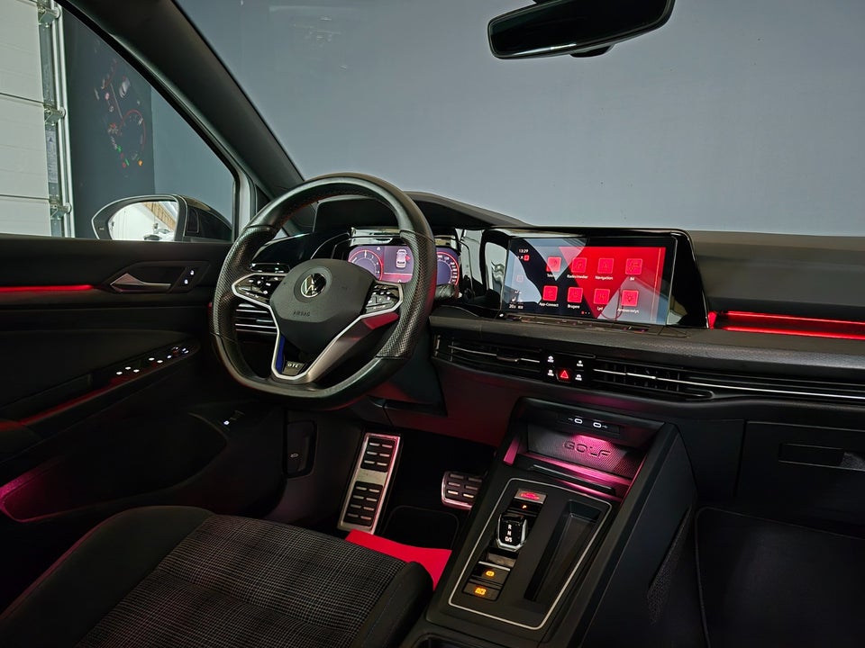 VW Golf VIII 1,4 GTE DSG 5d