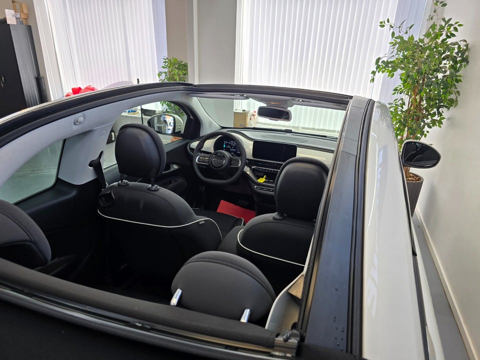 Fiat 500e 42 Icon Cabrio 2d