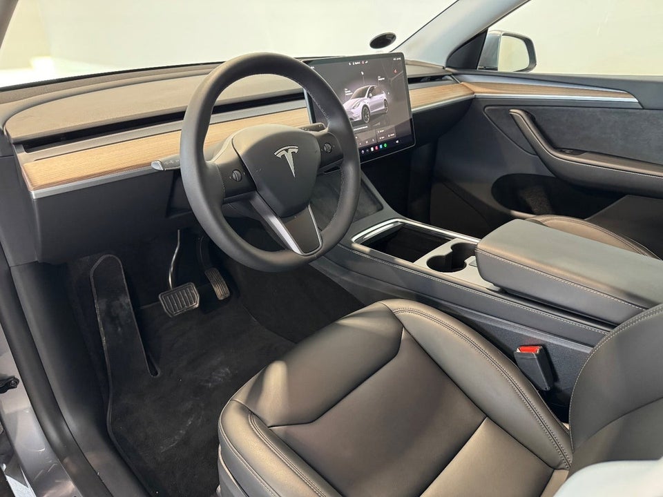 Tesla Model Y Long Range AWD 5d