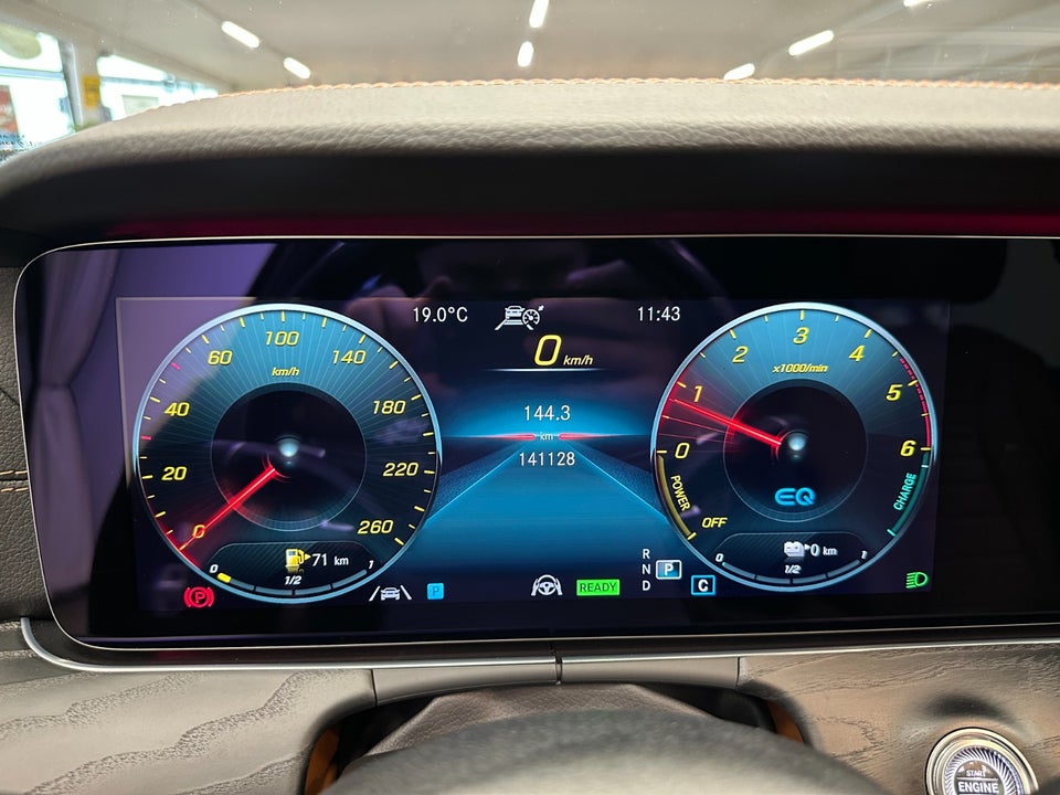 Mercedes E300 de 2,0 AMG Line stc. aut. 5d