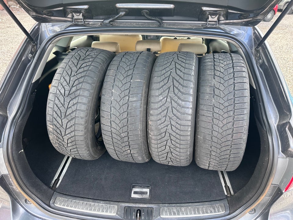 Toyota Avensis 2,0 D-4D Executive stc. 5d