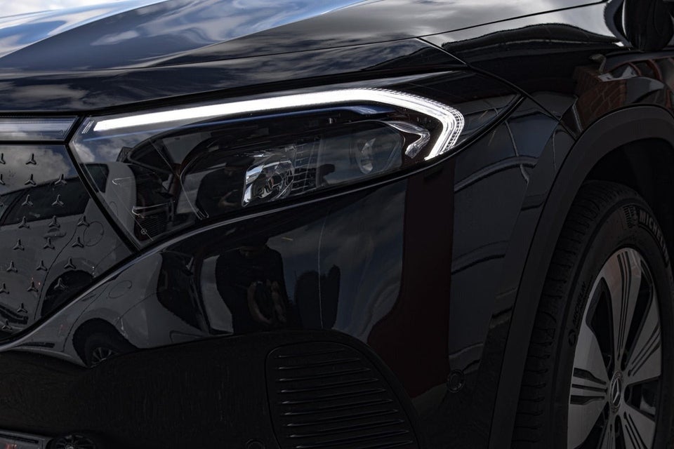 Mercedes EQA300 4Matic 5d