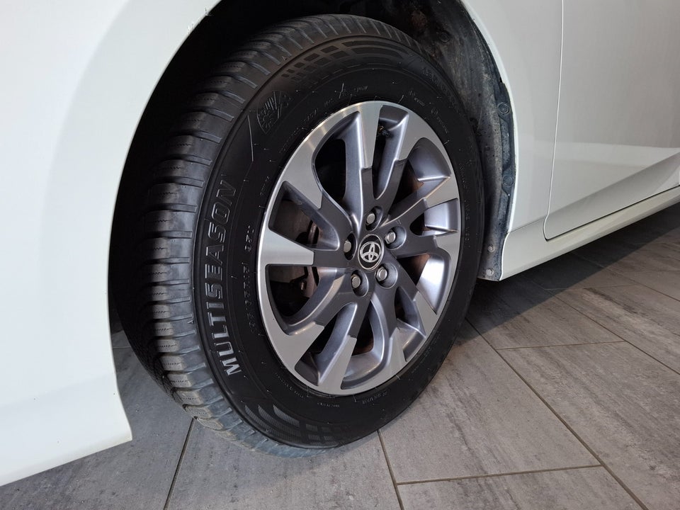 Toyota Prius 1,8 Plug-in Hybrid H3 MDS 5d