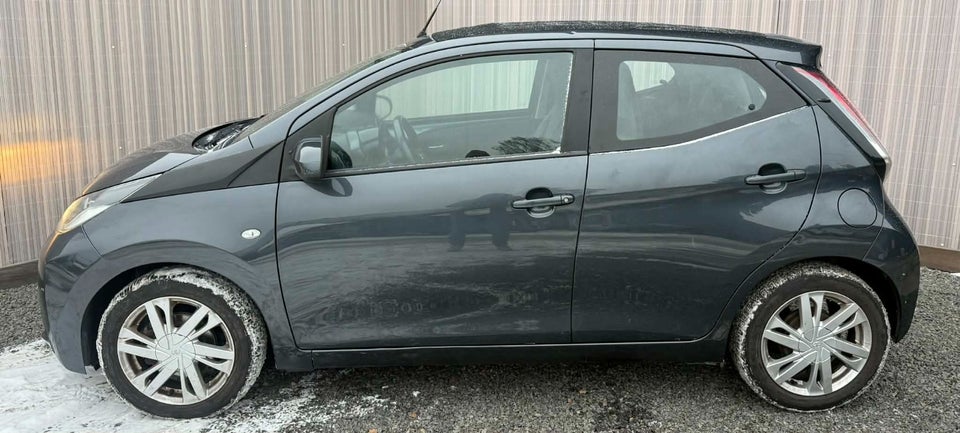 Toyota Aygo 1,0 VVT-i x-wave Sky 5d