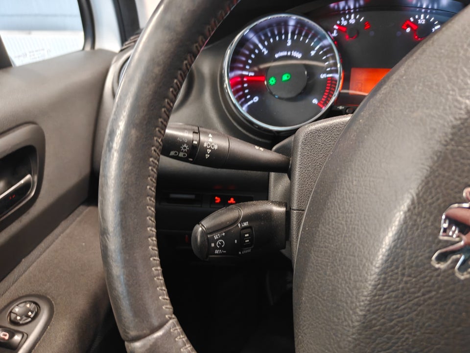 Peugeot 5008 1,6 HDi 109 Premium 7prs 5d