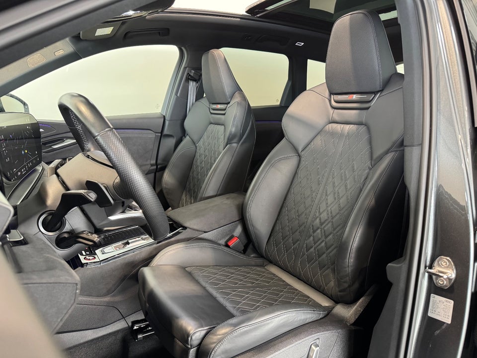 Audi SQ6 e-tron quattro 5d