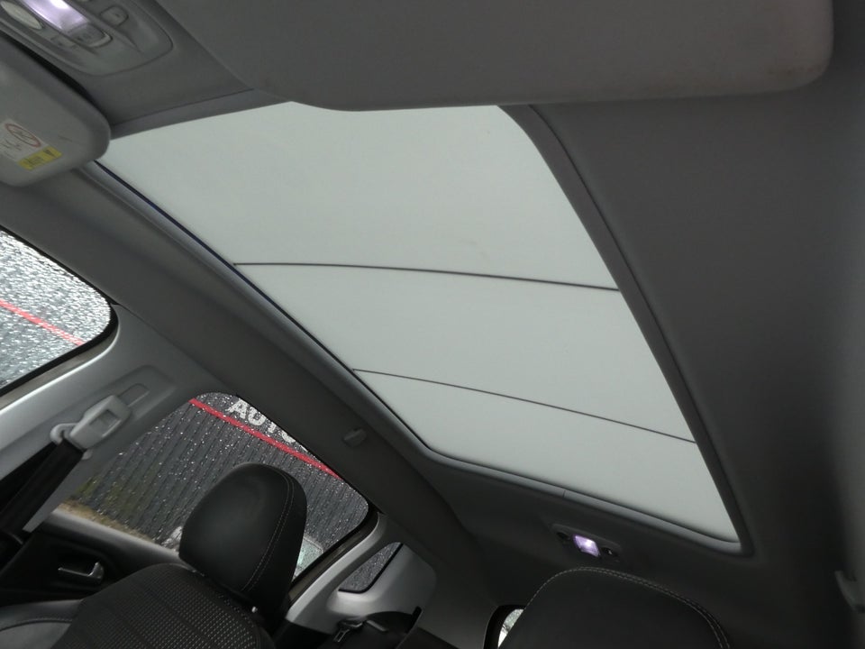 Peugeot 2008 1,6 BlueHDi 100 Allure Sky 5d