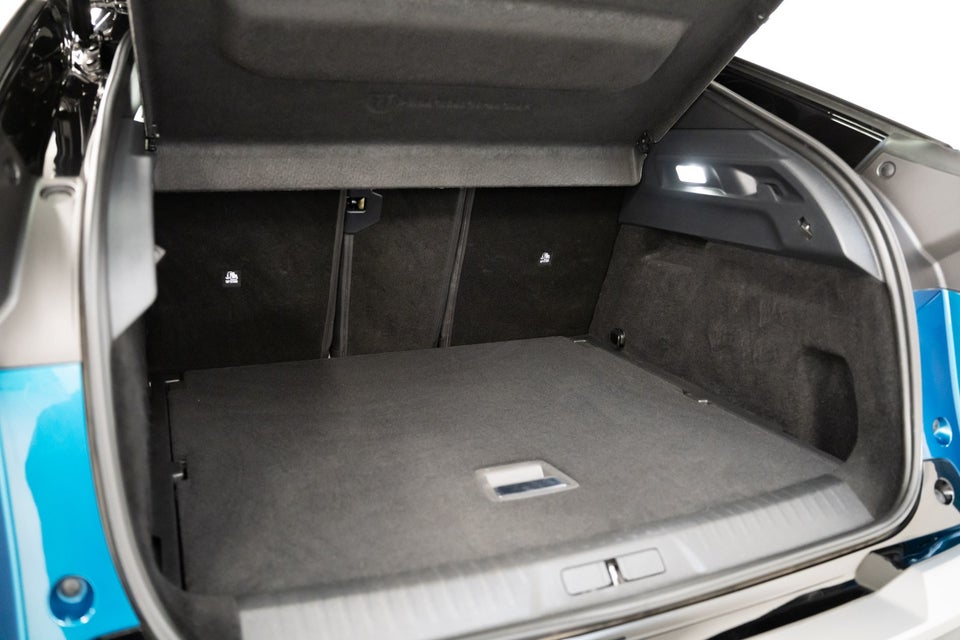 Peugeot e-3008 77 GT 5d
