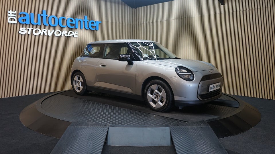 MINI Cooper E Favoured Trim L 3d