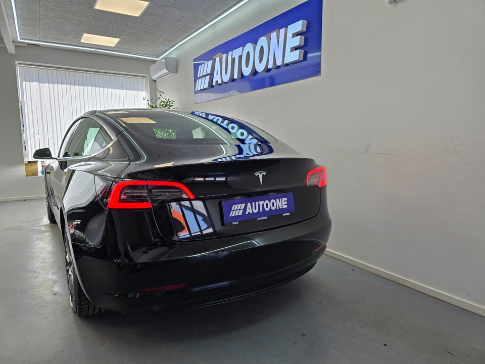 Tesla Model 3 Standard Range+ RWD 4d