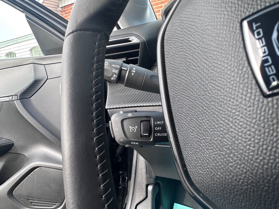 Peugeot 208 1,2 PureTech 100 Allure+ 5d