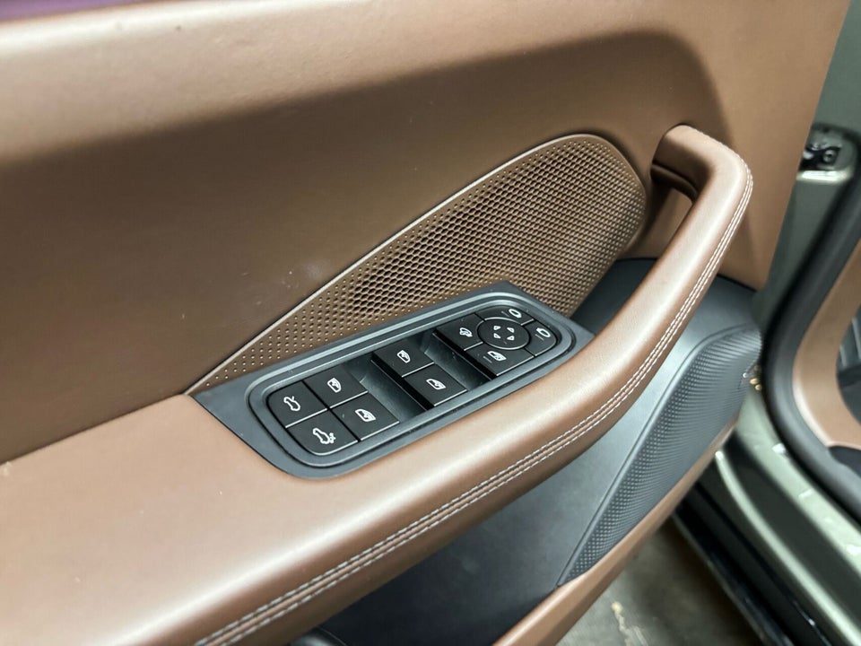 Porsche Macan Turbo 5d