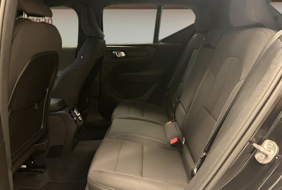 Volvo XC40 Standard Range Plus 5d