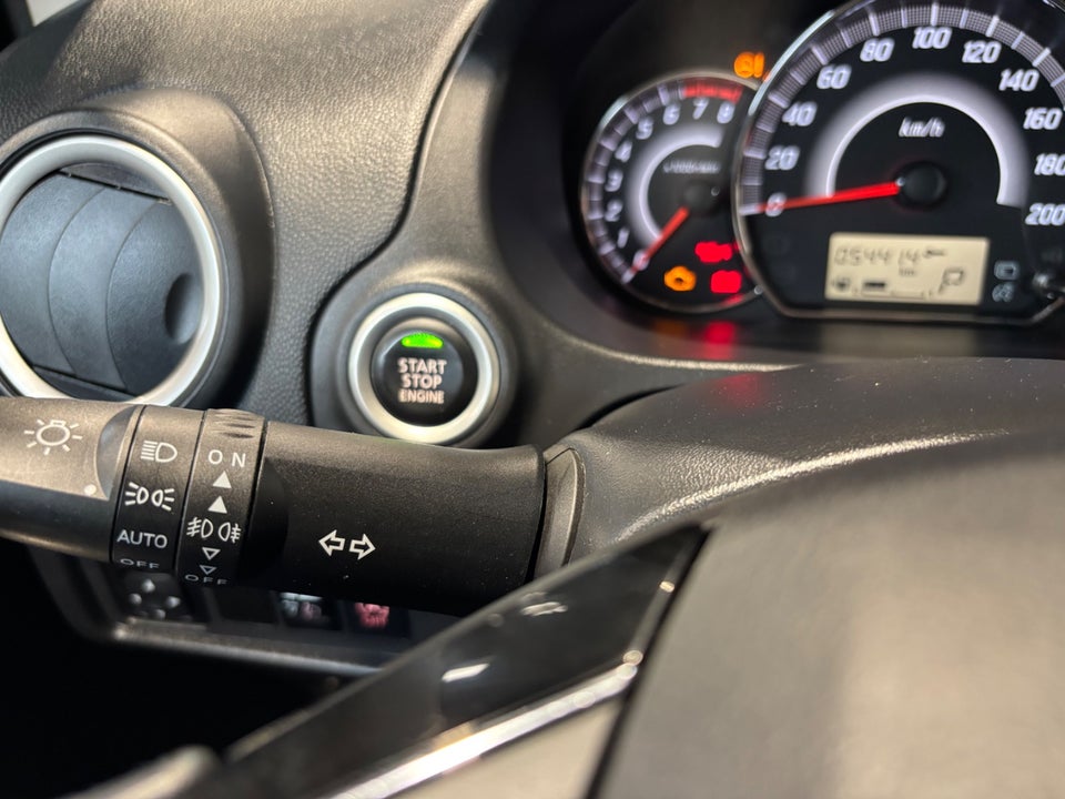 Mitsubishi Space Star 1,2 Invite+ CVT 5d