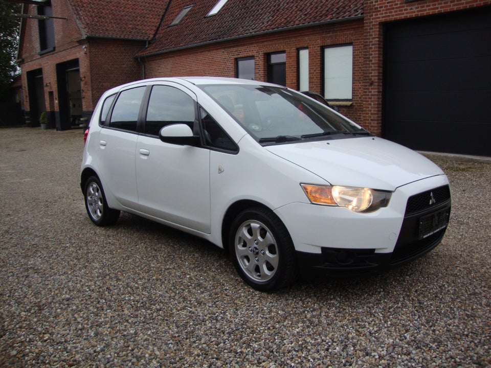 Mitsubishi Colt 1,1 Invite 5d