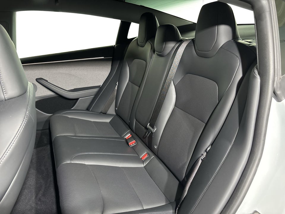 Tesla Model 3 RWD 4d