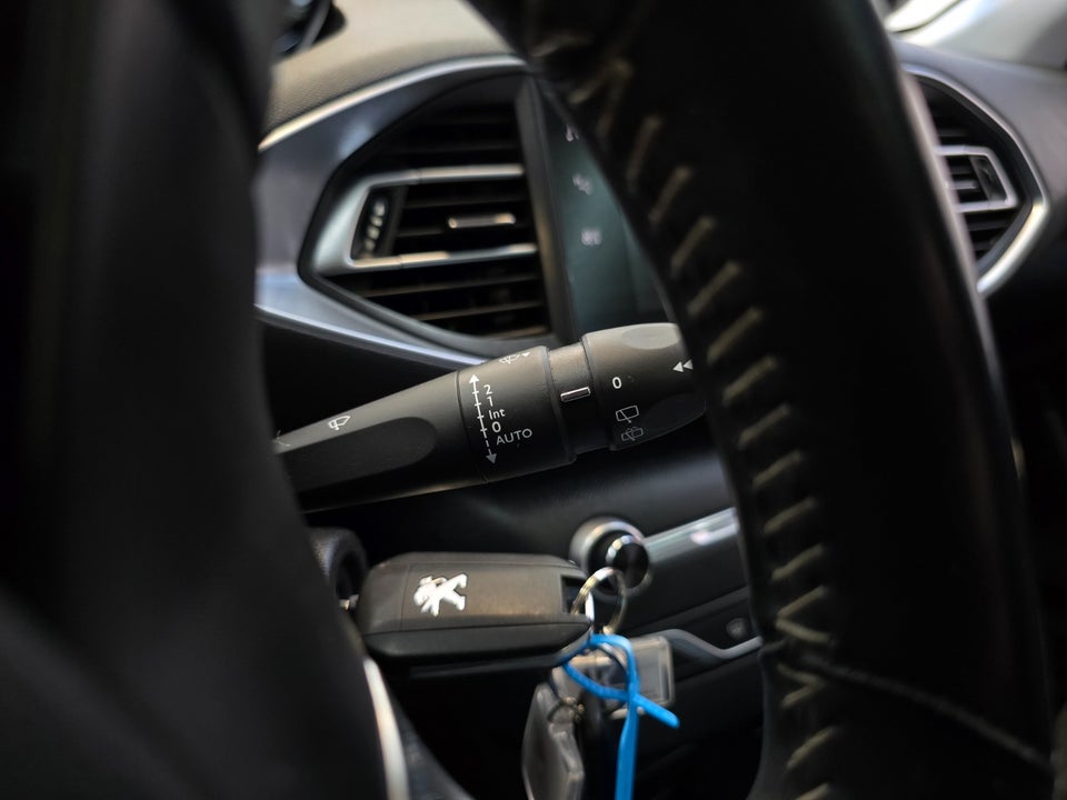 Peugeot 308 1,5 BlueHDi 130 Prestige SW 5d