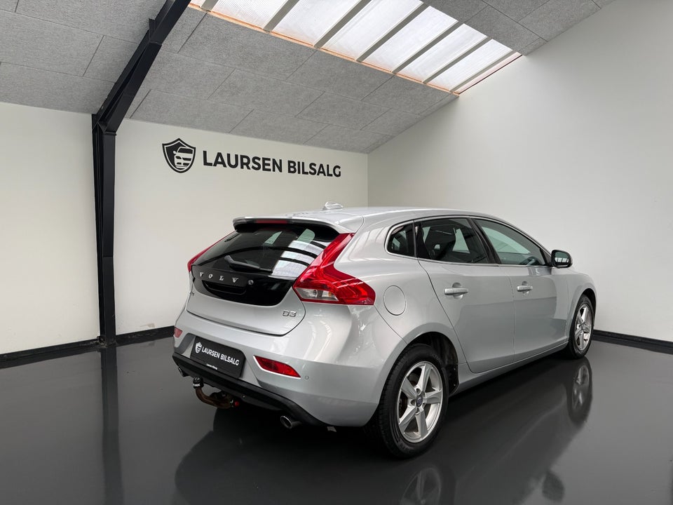 Volvo V40 CC 2,0 D3 150 Momentum aut. 5d