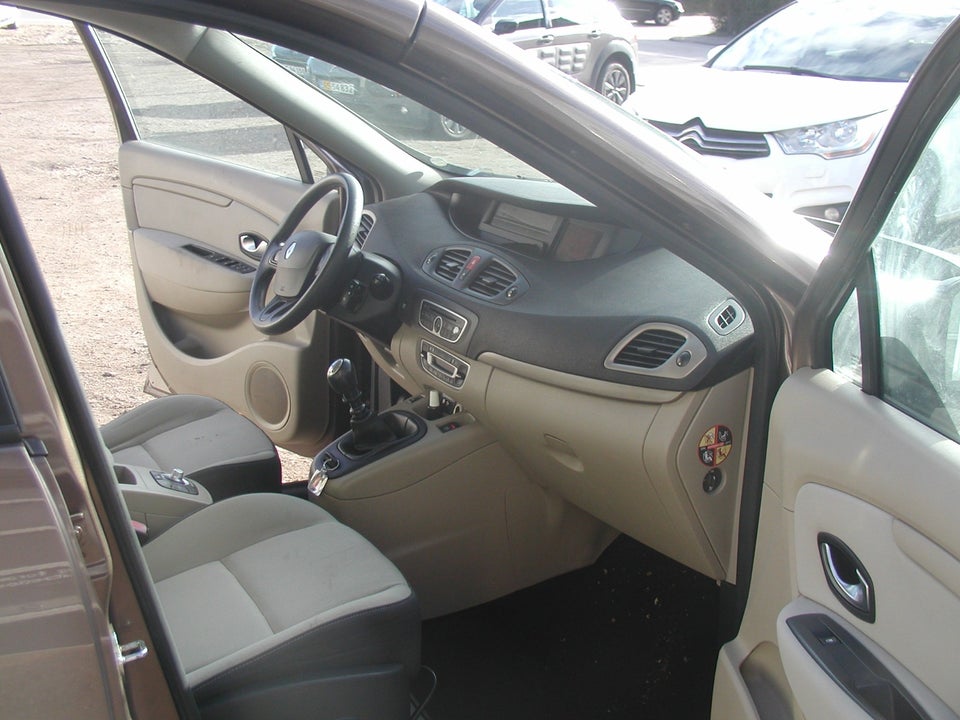 Renault Grand Scenic III 1,9 dCi 130 Dynamique 7prs 5d