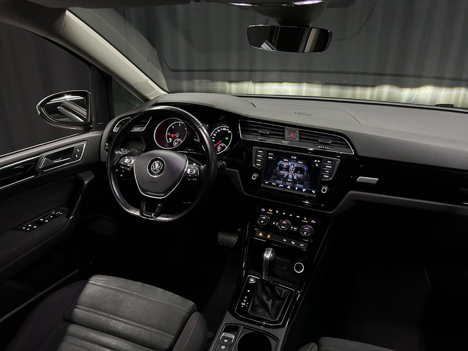 VW Touran 2,0 TDi 190 R-line DSG 5d