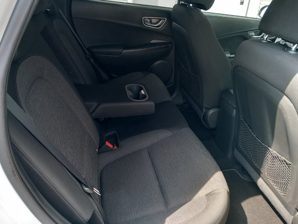 Hyundai Kona 64 EV Essential 5d