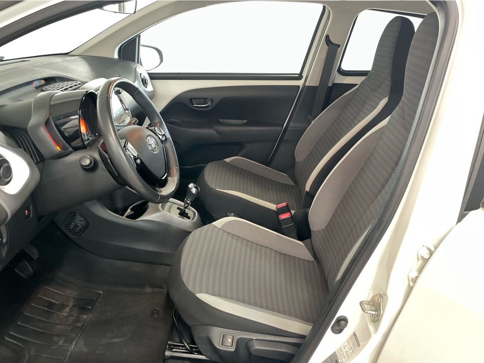 Toyota Aygo 1,0 VVT-i x-pression x-shift 5d