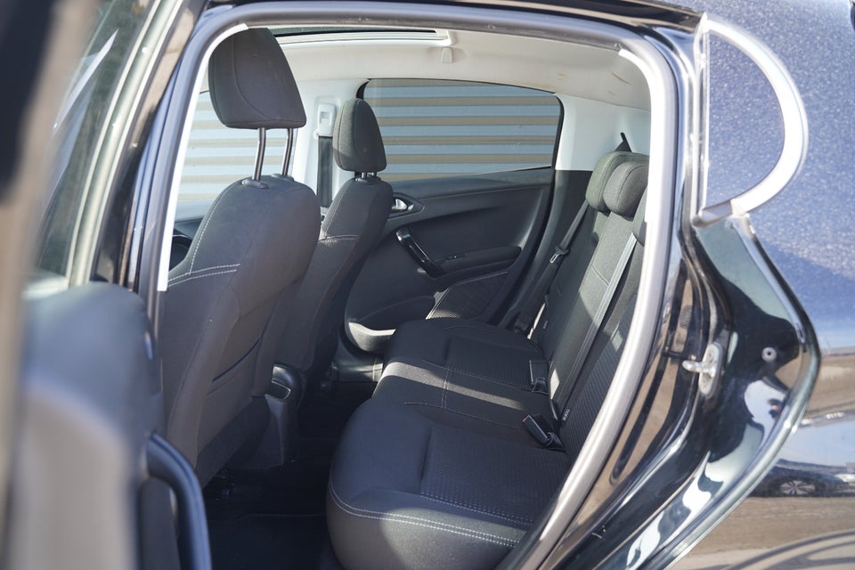 Peugeot 208 1,6 BlueHDi 100 Desire Sky 5d