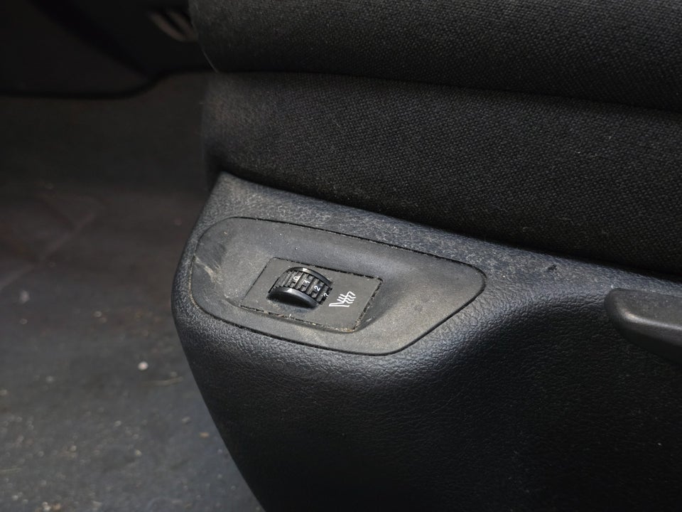 Peugeot 407 1,8 XR stc. 5d