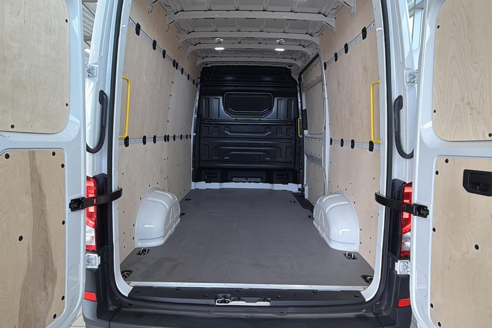 VW Crafter 35 2,0 TDi 177 Kassevogn L3H3 aut.