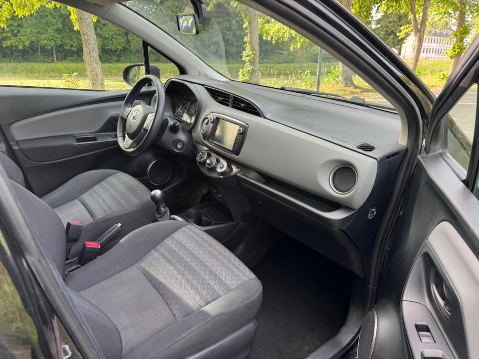 Toyota Yaris 1,0 VVT-i T2 Komfort 5d
