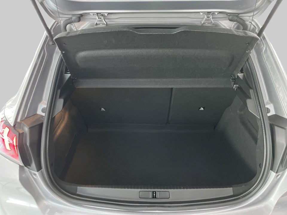 Peugeot e-208 50 GT 5d