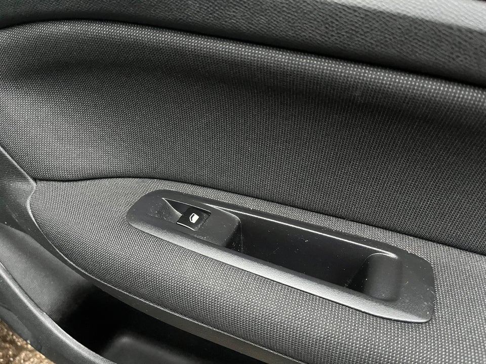 Peugeot 308 1,2 e-THP 130 Allure Sky SW 5d